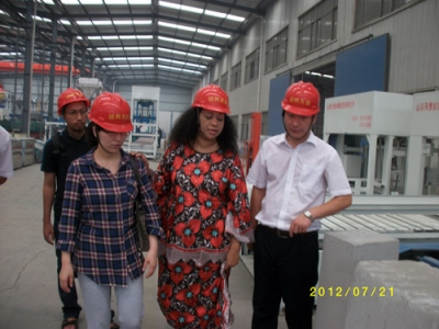 2012.7.21日坦桑尼亞總統(tǒng)夫人來我公司參觀指導(dǎo)、洽談合作