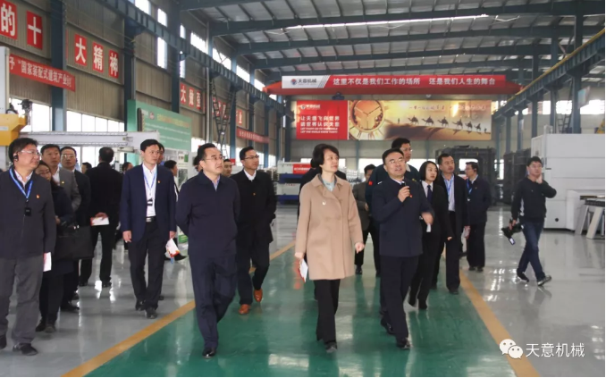 濟寧市委常委、組織部部長孔凡萍帶領(lǐng)全市“兩新”組織黨建工作現(xiàn)場觀摩團蒞臨天意機械調(diào)研指導(dǎo)