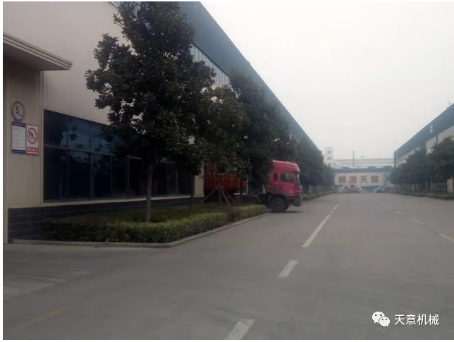 天意機(jī)械為柬埔寨客戶(hù)加工生產(chǎn)年產(chǎn)80萬(wàn)平方輕質(zhì)墻板生產(chǎn)線(xiàn)成功裝車(chē)啟運(yùn)！