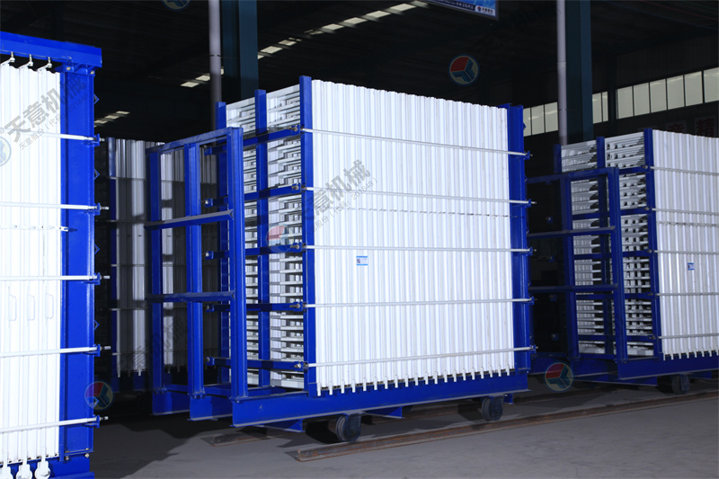 一次成型40塊板的復(fù)合墻板機(jī)，究竟有多好？