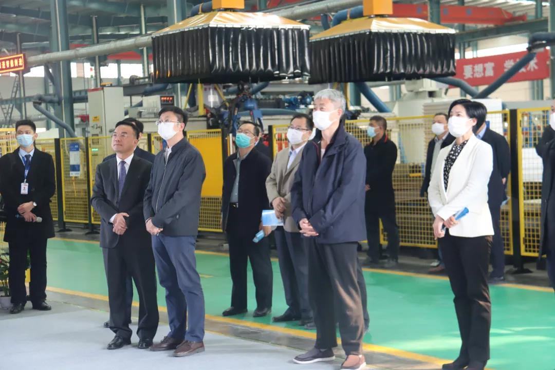 數(shù)據(jù)驅(qū)動(dòng) 智慧賦能丨全區(qū)重點(diǎn)項(xiàng)目現(xiàn)場(chǎng)觀(guān)摩團(tuán)蒞臨天意機(jī)械觀(guān)摩指導(dǎo)